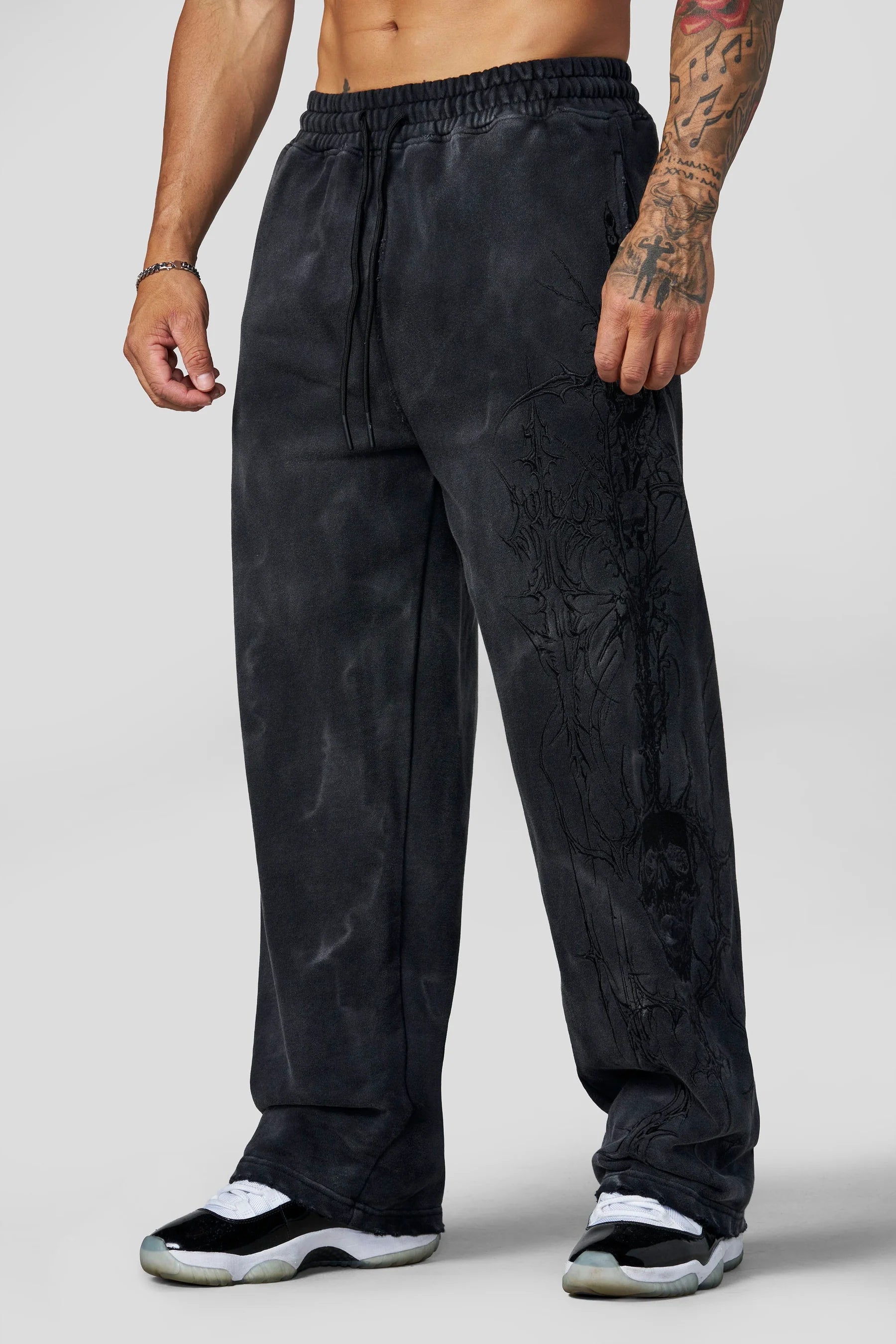 YOUNGLA 2122 - Eternal Embroidered Sweats