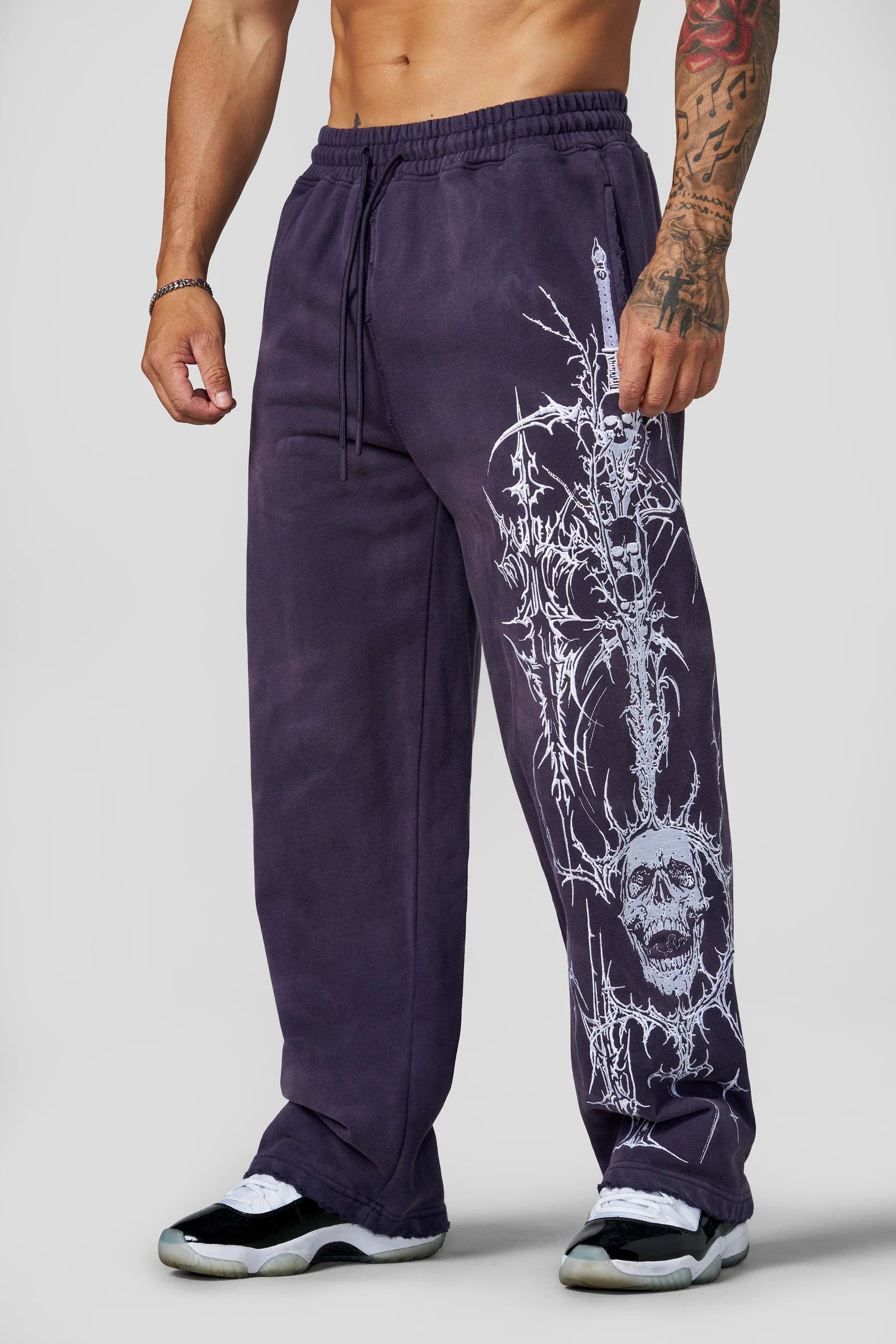 YOUNGLA 2122 - Eternal Embroidered Sweats